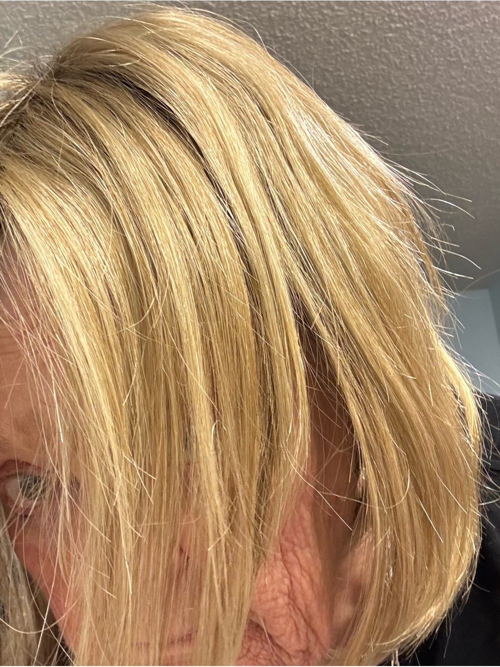 Noriko Collection Hailey Wig Aderans Creamy Toffee-R Rooted Blonde Layered Bob